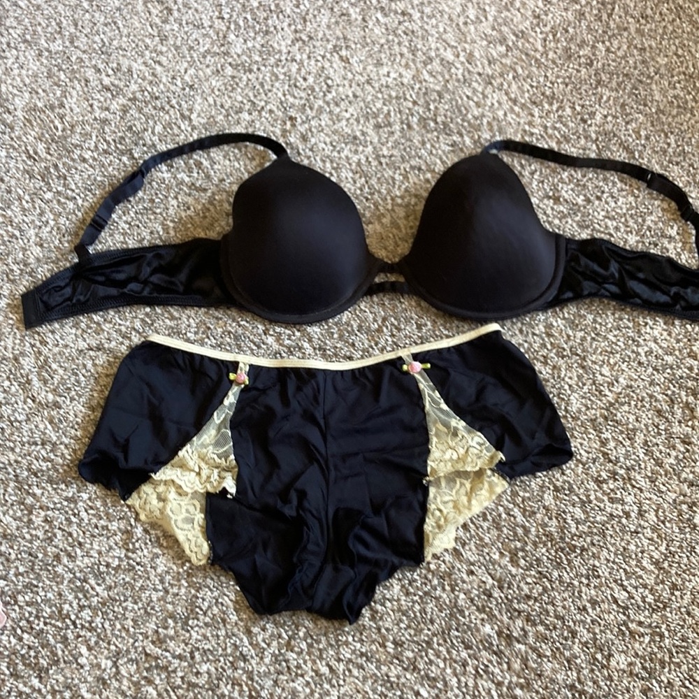 Elegant Black and Cream Lingerie Set